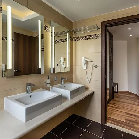 Ladiko - 3* فاليراكي