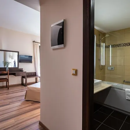 Ξενοδοχείο Ladiko - Φαληράκι